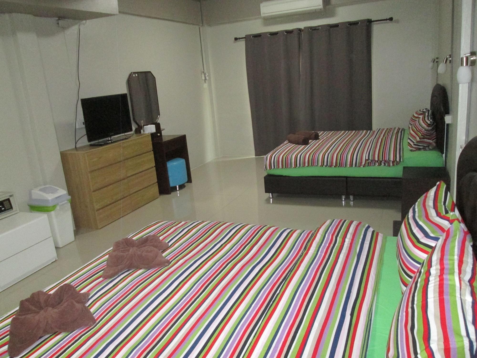 Pineapple Guesthouse Karon Luaran gambar