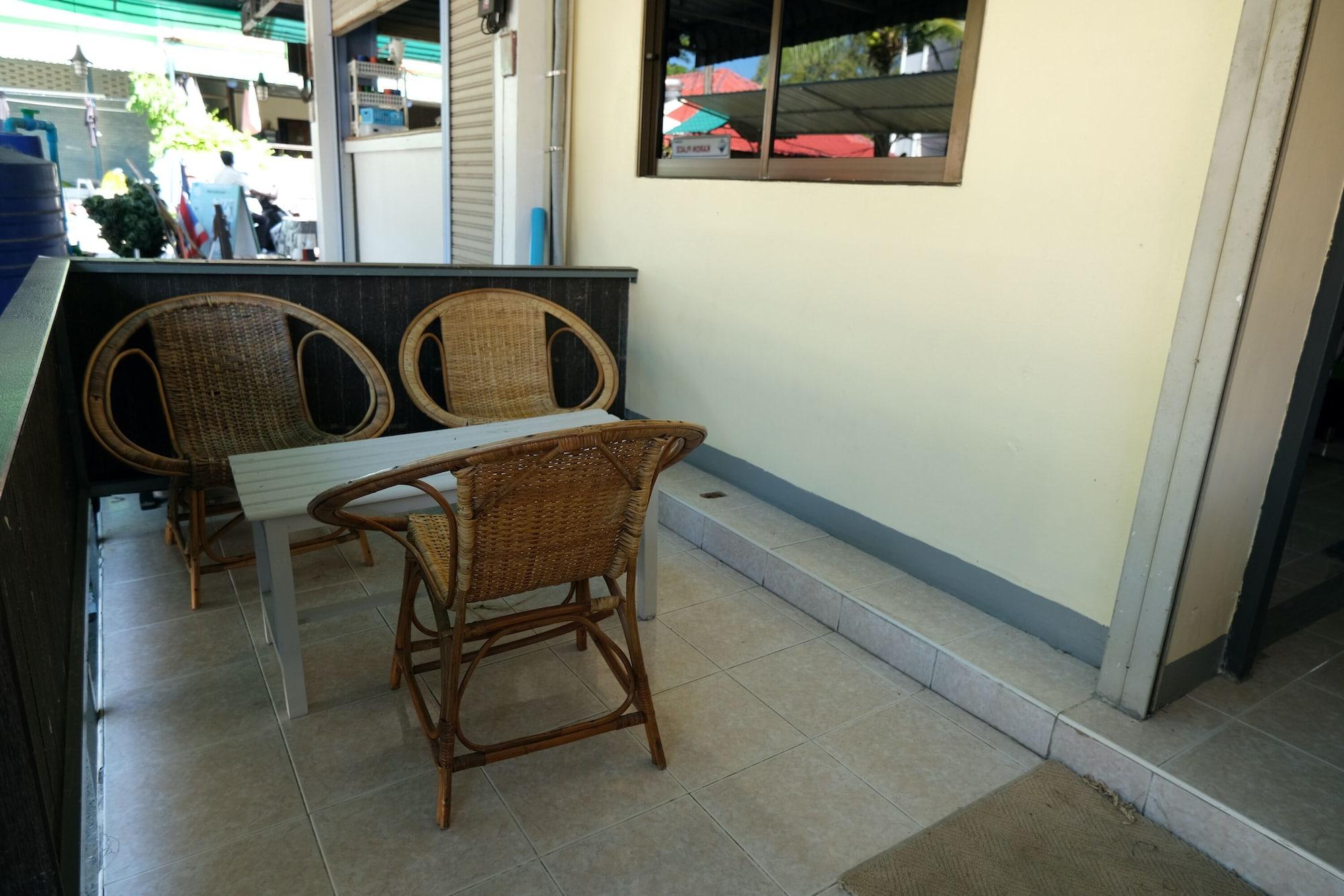 Pineapple Guesthouse Karon Luaran gambar