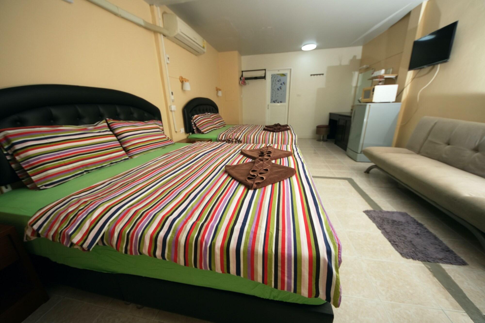 Pineapple Guesthouse Karon Luaran gambar