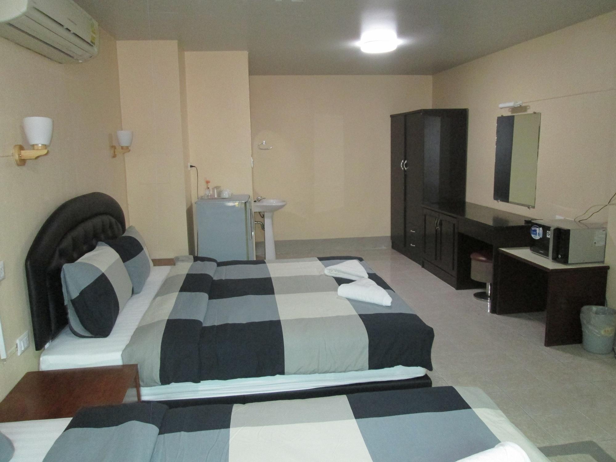 Pineapple Guesthouse Karon Luaran gambar