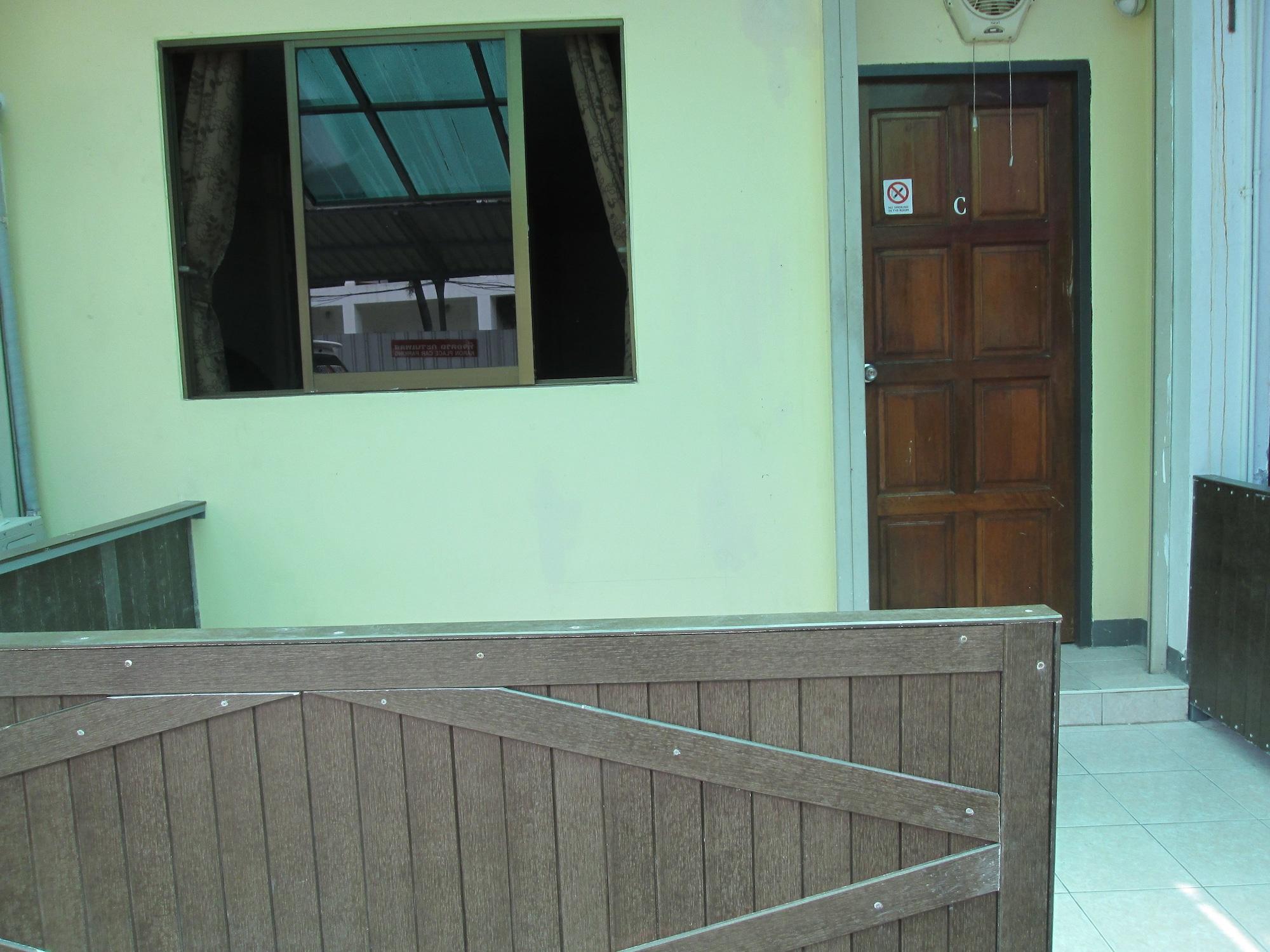 Pineapple Guesthouse Karon Luaran gambar