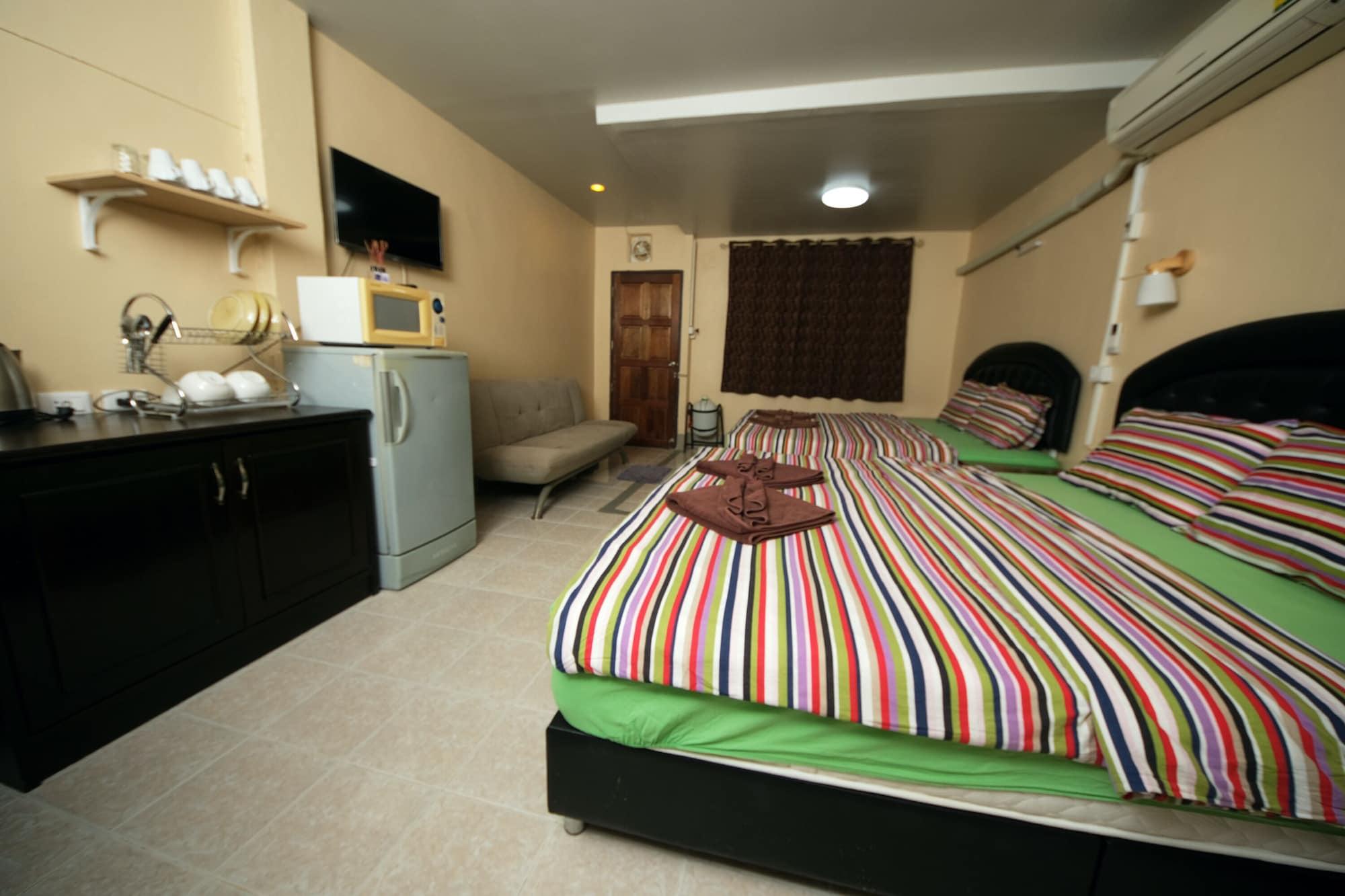 Pineapple Guesthouse Karon Luaran gambar