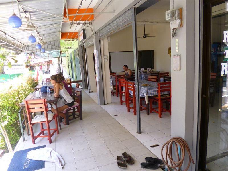 Pineapple Guesthouse Karon Luaran gambar