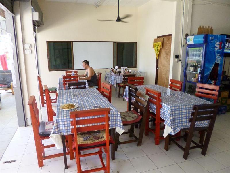 Pineapple Guesthouse Karon Luaran gambar