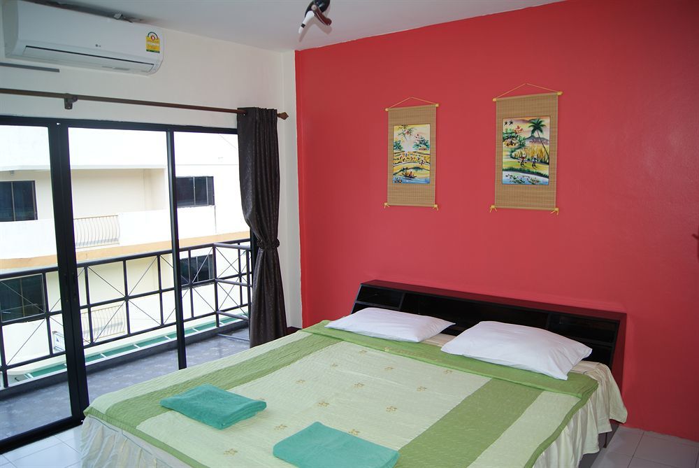 Pineapple Guesthouse Karon Luaran gambar