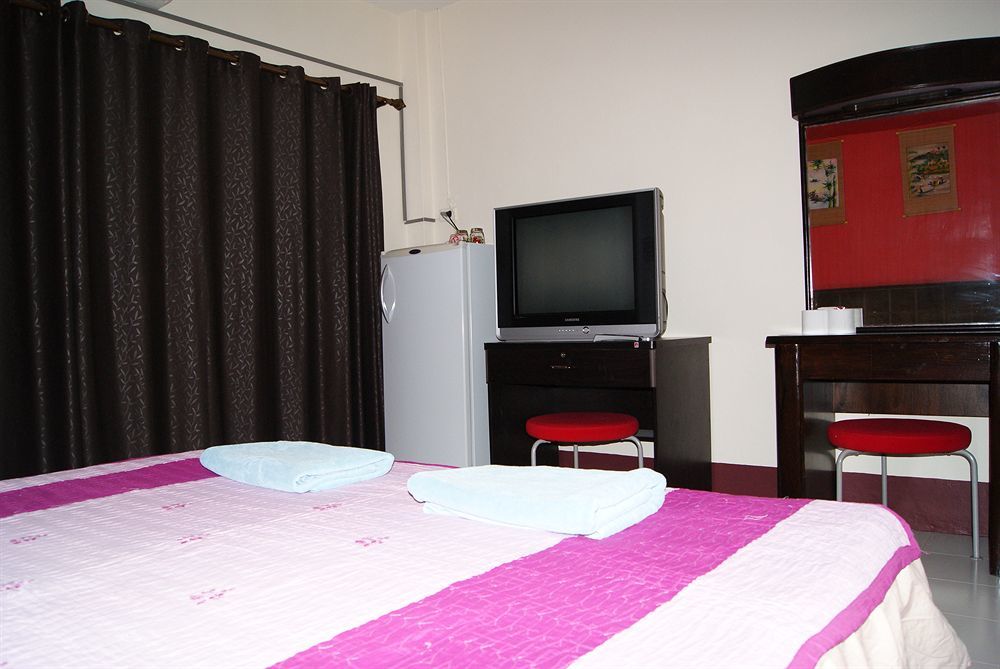 Pineapple Guesthouse Karon Luaran gambar