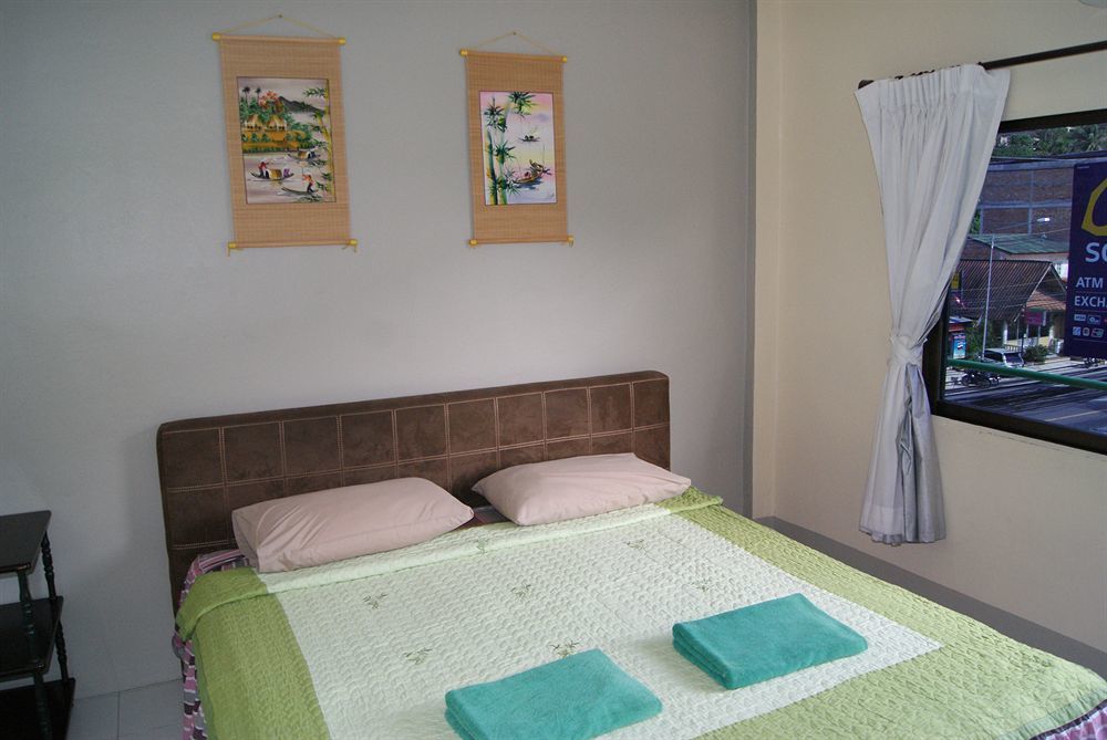 Pineapple Guesthouse Karon Luaran gambar