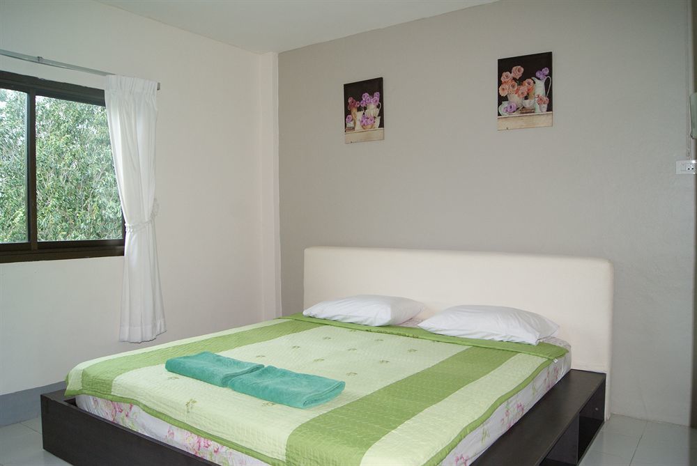 Pineapple Guesthouse Karon Luaran gambar
